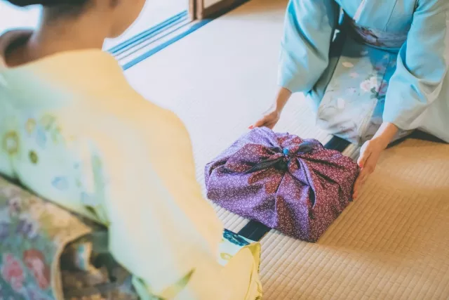 Furoshiki, l’art d’emballer un cadeau à la japonaise