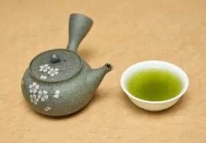 thé vert japonais et théière